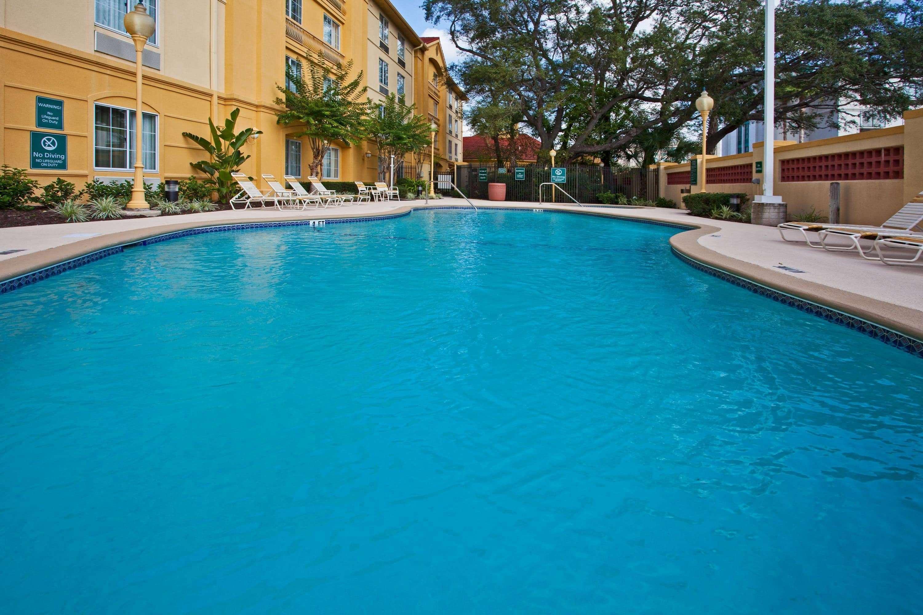 La Quinta By Wyndham Usf Hotel Tampa Exterior photo